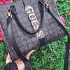CARTERA GUESS LOGO VERTICAL DORADO DOBLE CORREA