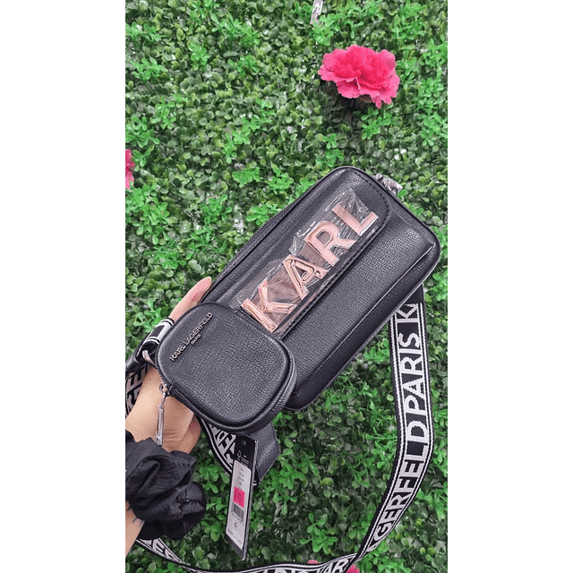 CROSSBODY NEGRO KARL LOGO PLATEADO