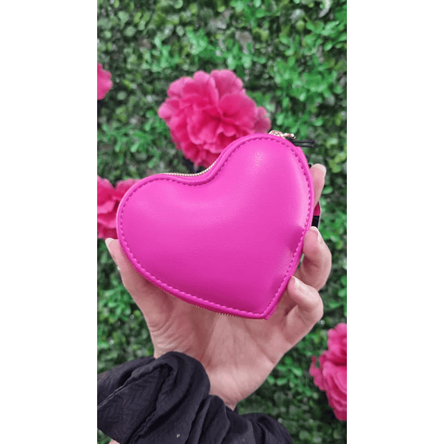LLAVERO/MONDEDERO VS CORAZON FUCSIA