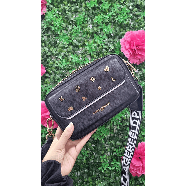 CROSSBODY KARL NEGRO TACHAS DORADAS