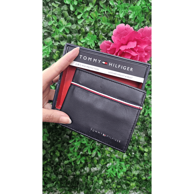 BILLETERA TOMMY HILFIGER LOGO ABAJO DERECHA