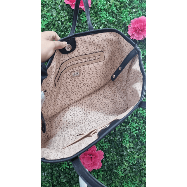 TOTE GUESS NEGRO TRIANGULO ? + COSMETIQUERO