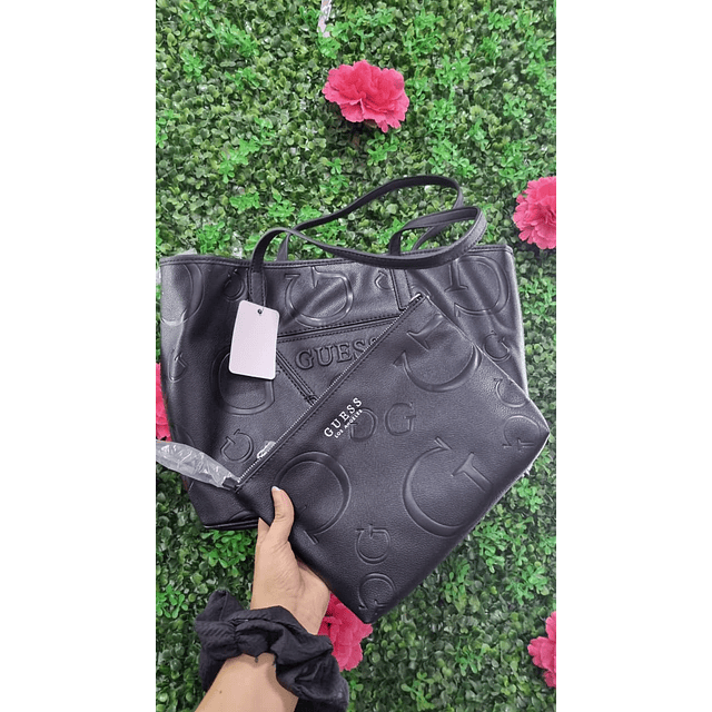 TOTE GUESS NEGRO TRIANGULO ? + COSMETIQUERO