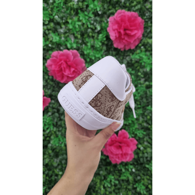 ZAPATILLA GUESS CAFÉ NRO7