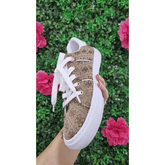 ZAPATILLA GUESS CAFÉ NRO7.5
