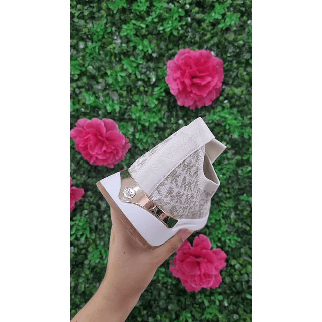 ZAPATILLAS MK BLANCA CON MK DORADOR NRO8