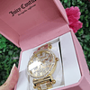 RELOJ JUICY DORADO MUCHOS BRILLOS VISOR LOGO "JC"