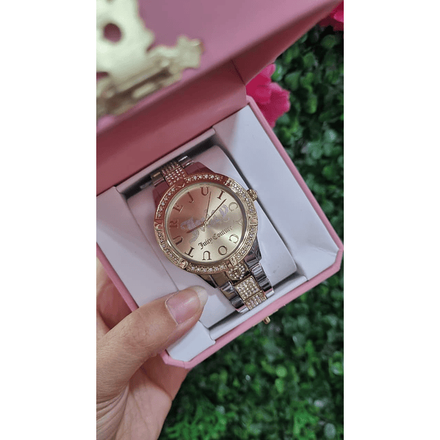 RELOJ JUICY PLATEADO CON DORADO DETALLE CORAZON BRILLOS