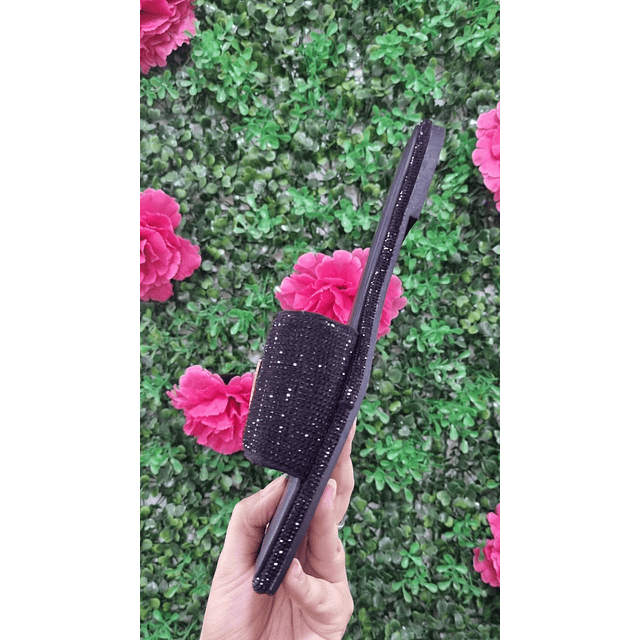 SANDALIAS GUESS NEGRAS CON BRILLOS NRO37