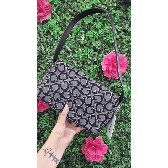 CARTERA DE HOMBRO GUESS GRIS CON LOSGOS G NEGROS