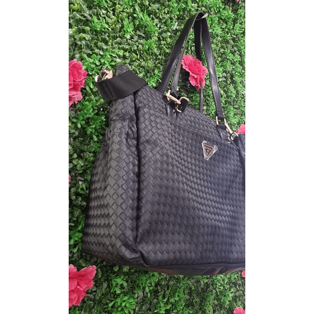 PAÑALERA GUESS NEGRA TIPO BOLSO