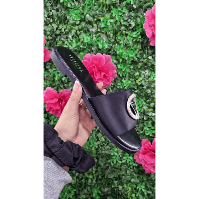 CHALAS GUESS NEGRAS LOGO CIRCULO BRILLANTE NRO38