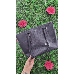 TOTE MK NEGRO LISO Y MONOGRAMO CIERRE COMPLETO