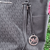 TOTE MK NEGRO LISO Y MONOGRAMO CIERRE COMPLETO