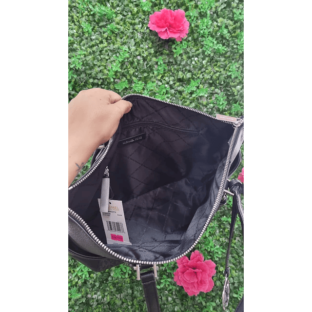 TOTE MK NEGRO LISO Y MONOGRAMO CIERRE COMPLETO