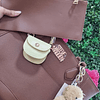 TOTE STEVE MADDEN CAFÉ LISO DETALLE OSITO