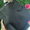TOTE STEVE MADDEN NEGRO LISO DETALLE OSITO