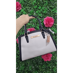 CARTERA GUESS BLANCA CON NEGRO