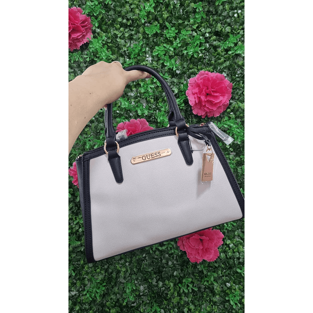 CARTERA GUESS BLANCA CON NEGRO