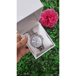 RELOJ STEVE MADDEN PLATEADO VISOR CELESTE