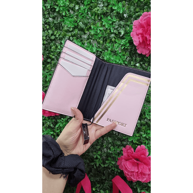 PORTA PASAPORTE VS ROSADO ICONIC LOGO V