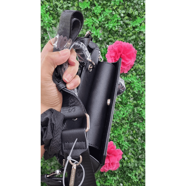 CROSSBODY STEVE MADDEN CUADRADO CLÁSICO + TARJETERO