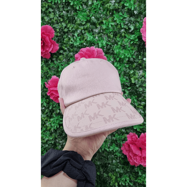 JOCKEY ROSADO MK LISO Y VISERA MONOGRAMA