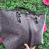 TOTE GRANDE GUESS CON BROCHE Y HEBILLA DORADA