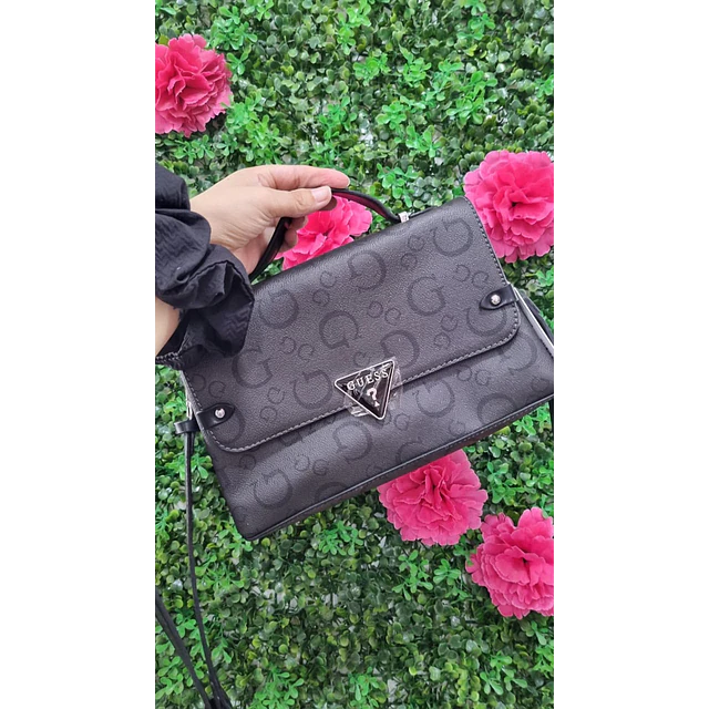 CARTERA CROSSBODY CRUZADO CUADRADO GUESS CON CORREA LARGA