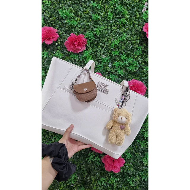 TOTE STEVE MADDEN BLANCO LISO DETALLE OSITO