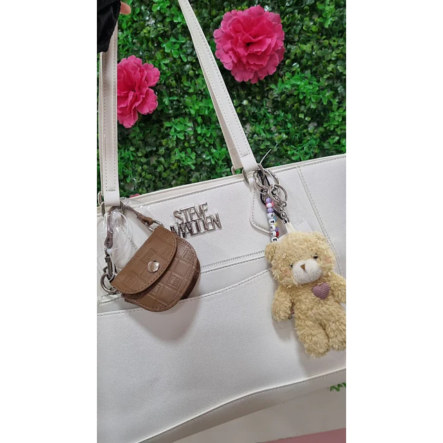 TOTE STEVE MADDEN BLANCO LISO DETALLE OSITO