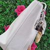 TOTE STEVE MADDEN BLANCO LISO DETALLE OSITO