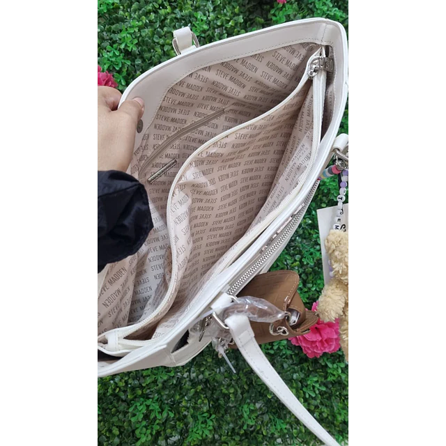 TOTE STEVE MADDEN BLANCO LISO DETALLE OSITO