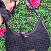 CARTERA DE HOMBRO TOMMY NEGRA TH GRIS