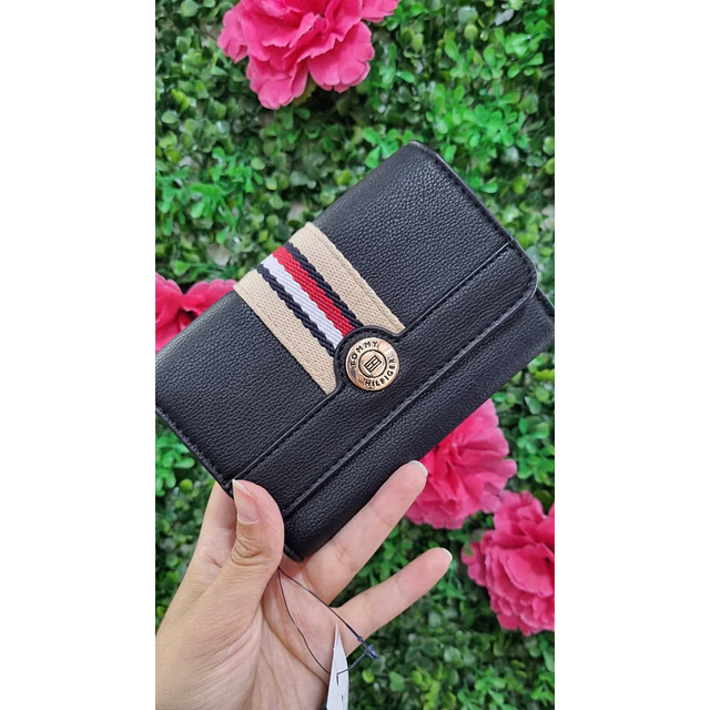 BILLETERA TOMMY NEGRA