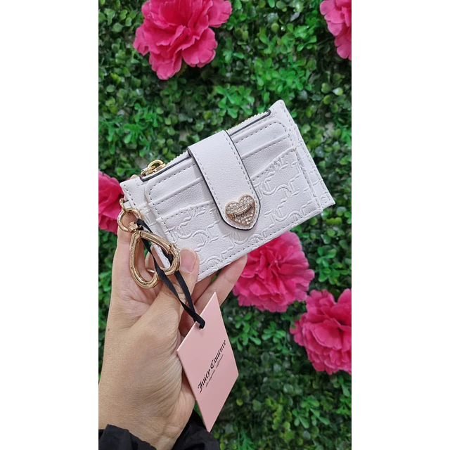 TARJETERO JUICY BLANCO CON BROCHE DETALLE CORAZÓN