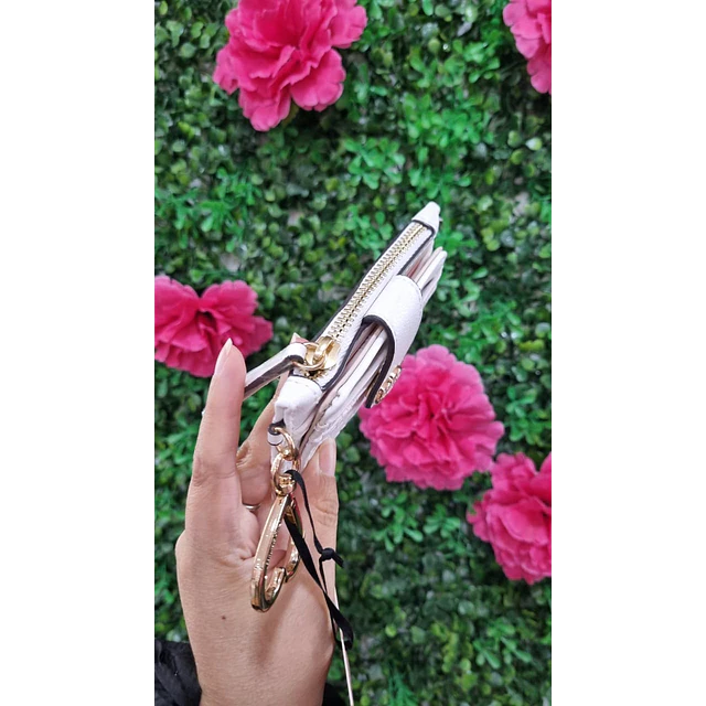 TARJETERO JUICY BLANCO CON BROCHE DETALLE CORAZÓN