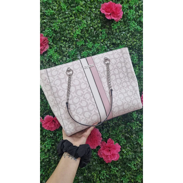 TOTE GUESS ROSADO CON CADENAS PLATEADAS