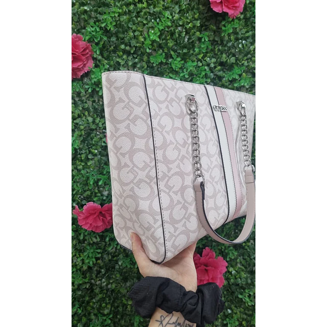 TOTE GUESS ROSADO CON CADENAS PLATEADAS
