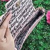 CARTERA DE HOMBRO JUICY ROSADA TAPA CUADRADOS Y LOGO J
