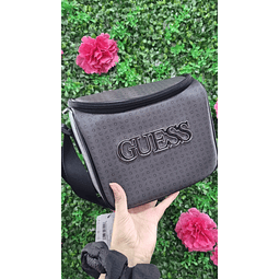 LONCHERA GUESS, LOGO PLATEADO