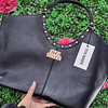 TOTE SM NEGRO TACHAS DORADAS