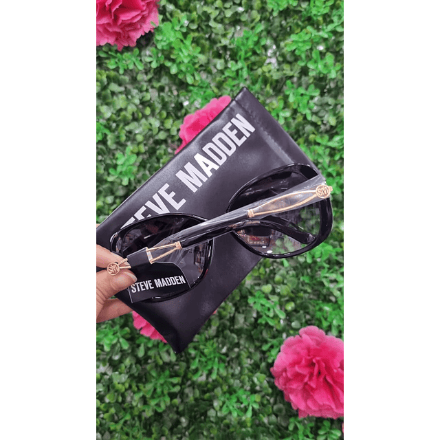 LENTES SM NEGROS DETALLES DORADOS EN PATILLAS