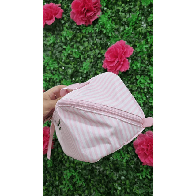 COSMETIQUERO VS SIGNATURE (HOTEL & SPA)