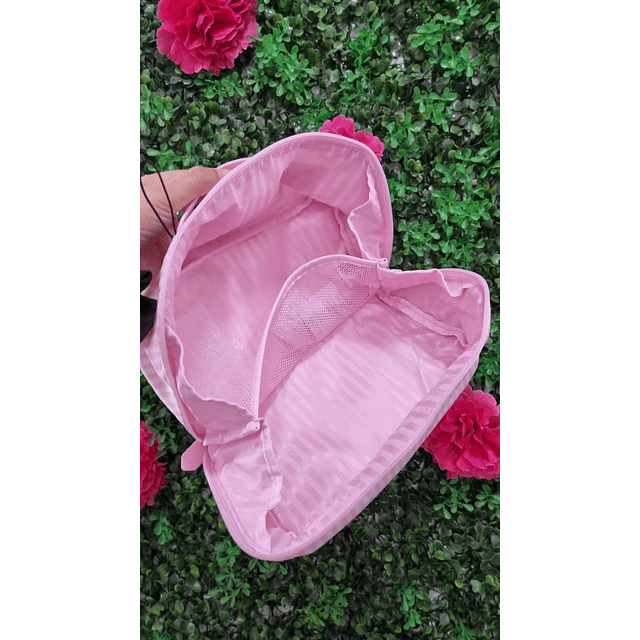 COSMETIQUERO VS SIGNATURE (HOTEL & SPA)