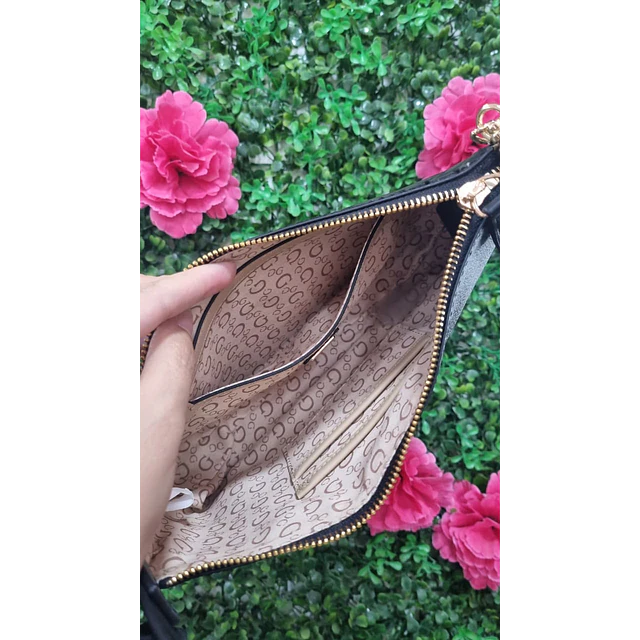 CARTERITA DE HOMBRO GUESS GRIS LETRA G