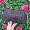 CARTERITA DE HOMBRO GUESS GRIS LETRA G