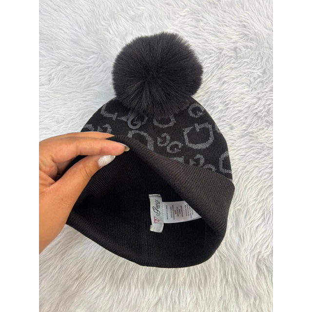 GORRO GUESS NEGRO LETRA G
