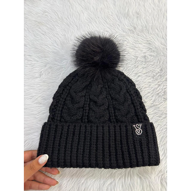 GORRO VS NEGRO