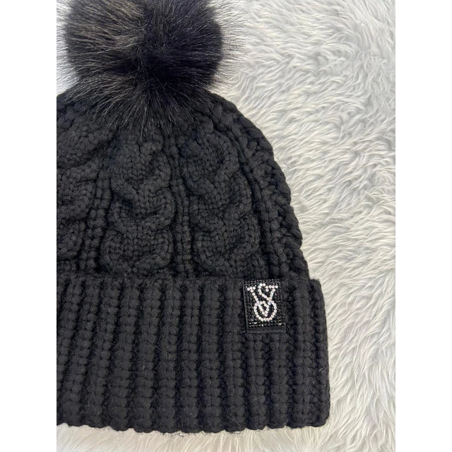 GORRO VS NEGRO
